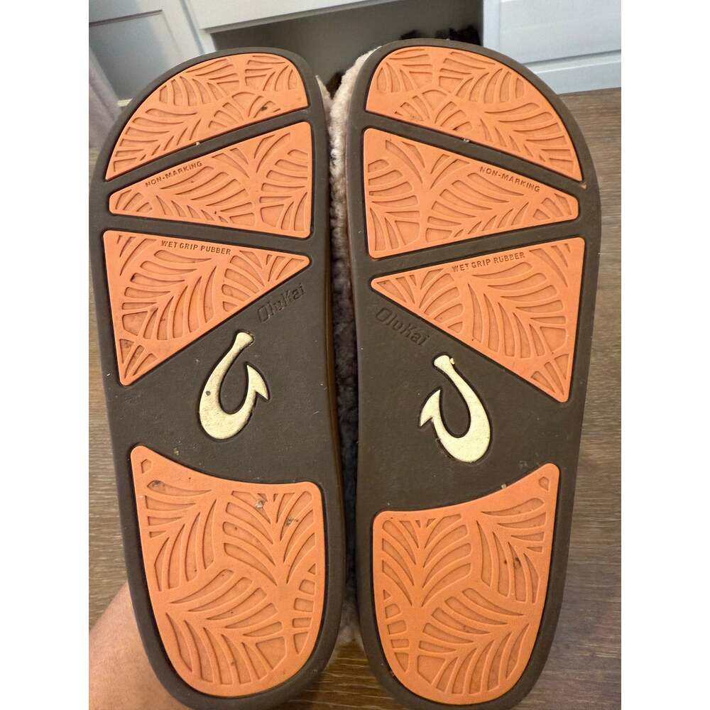 OluKai Kīpe'a Heu Fuzzy Slipper Sandals Shoes Tan Cream Women  size 8 - Picture 5 of 8